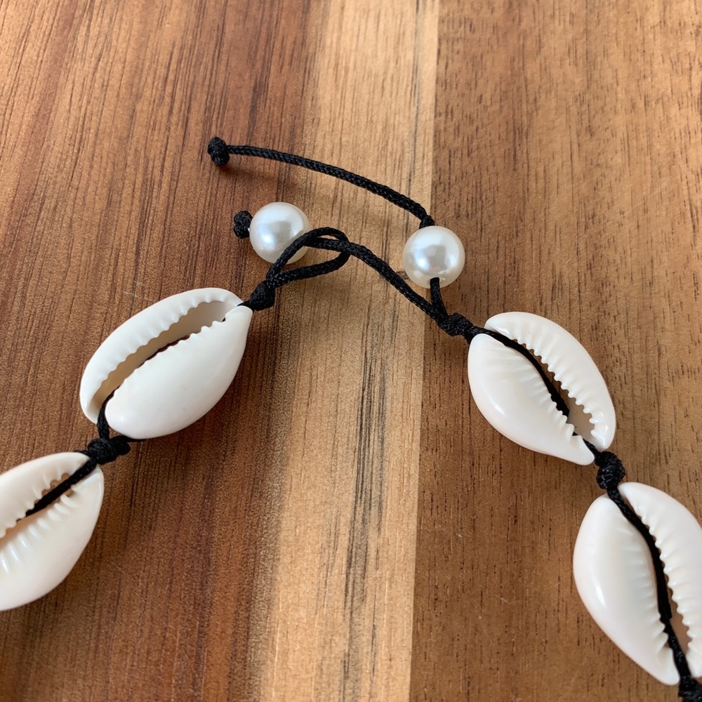 Vintage Cowrie Shell Necklace - Picture 4 of 5
